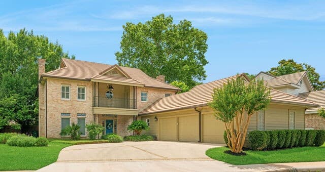 3-bedroom home for sale at 15 Granburg Cir in San Antonio TX