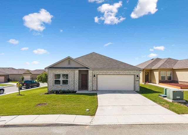 4-bedroom home for sale at 13003 Heathers Reef in St Hedwig TX