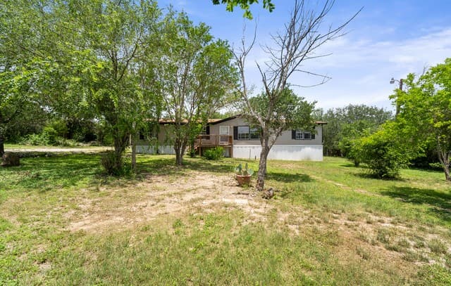 3-bedroom home for sale at 176 County Road 5633 in Castroville TX