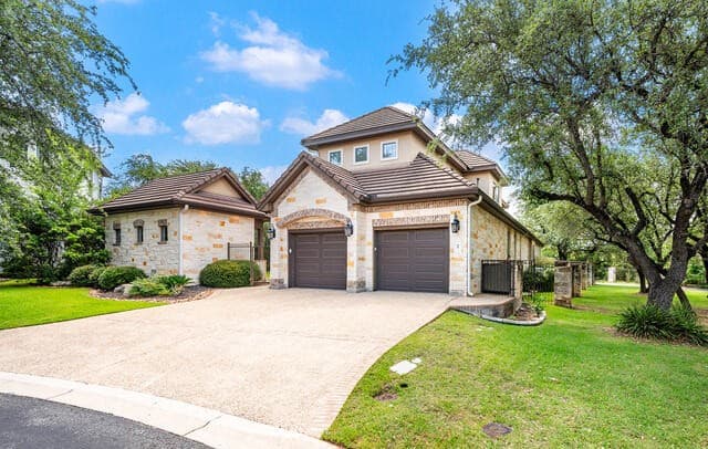 5-bedroom home for sale at 2 Saxby Gln in San Antonio TX