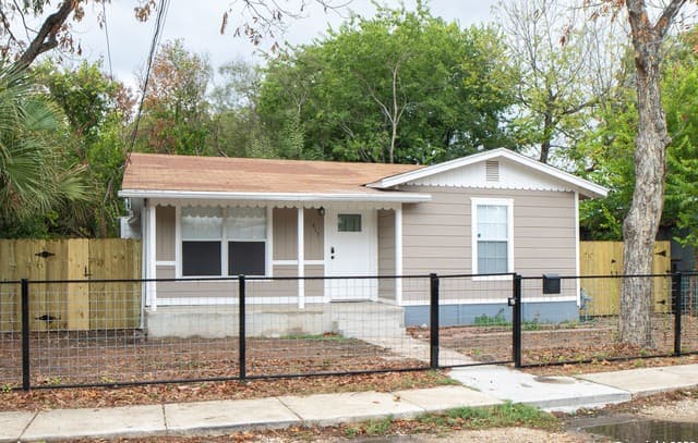2-bedroom rental at 415 Riddle St in San Antonio TX