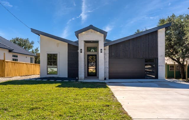 3-bedroom home for sale at 1164 Winding Creek Trl in Spring Branch TX