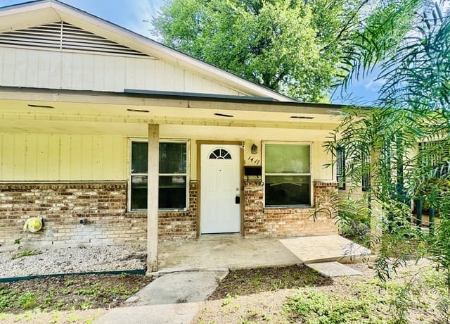 2-bedroom rental at 1417 W Olmos Dr in San Antonio TX