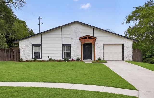 3-bedroom home for sale at 12209 Lucky Oaks St in Live Oak TX