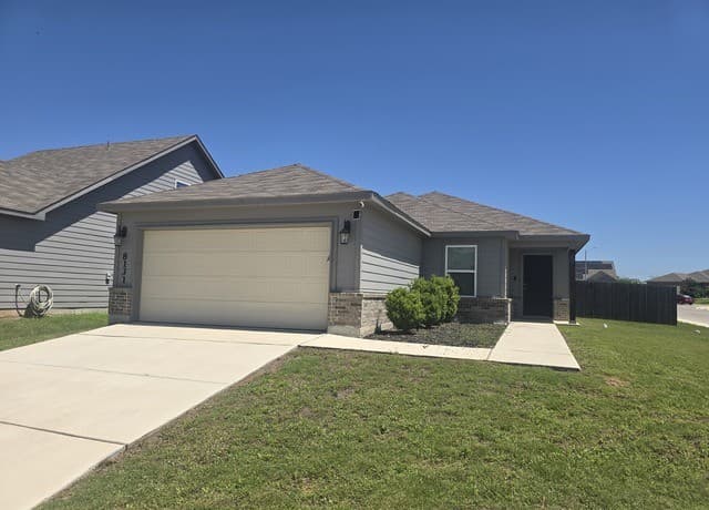 3-bedroom home for sale at 8131 Crestway Landing in San Antonio TX