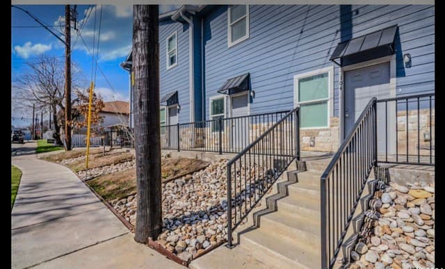 2-bedroom rental at 143 Lucas St Unit 201 in San Antonio TX