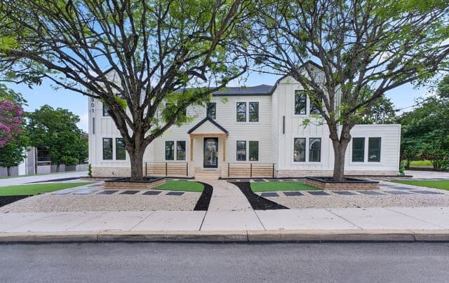 2-bedroom rental at 1301 Townsend Ave Unit 3 in Alamo Heights TX
