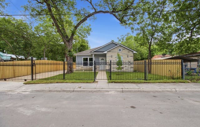3-bedroom home for sale at 1544 Brighton in San Antonio TX