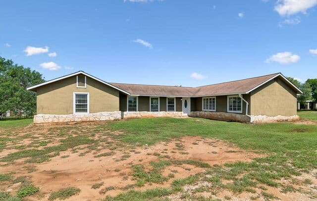 3-bedroom home for sale at 7627 Triple Oaks Dr in San Antonio TX