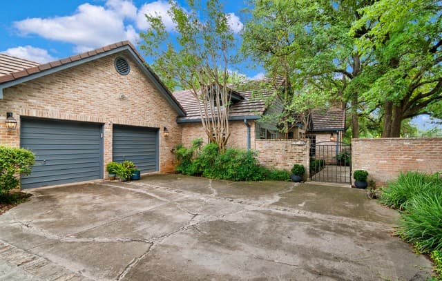 3-bedroom home for sale at 6 Plum Ln in San Antonio TX