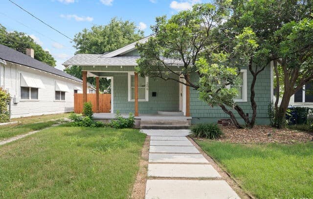 2-bedroom rental at 206 W High Ave in San Antonio TX