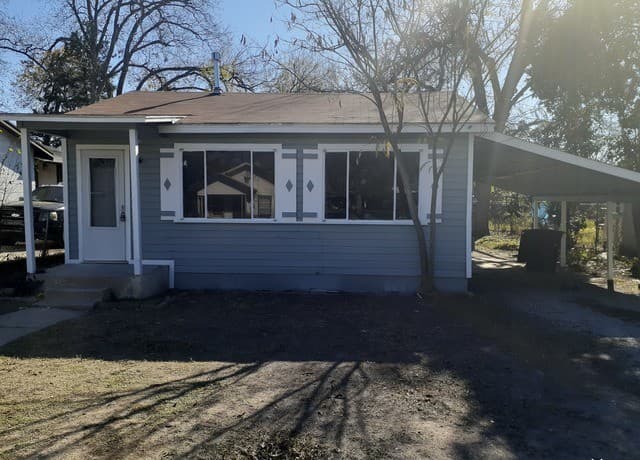 2-bedroom rental at 814 Prado St in San Antonio TX