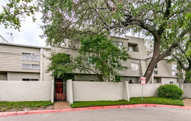 3-bedroom home for sale at 3102 Eisenhauer Unit A-3 in San Antonio TX
