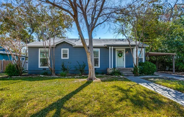 2-bedroom rental at 206 Chevy Chase Dr in San Antonio TX