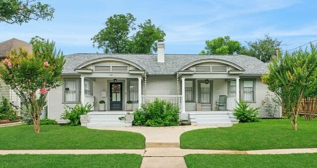 3-bedroom home for sale at 431 Queens Crescent St in San Antonio TX