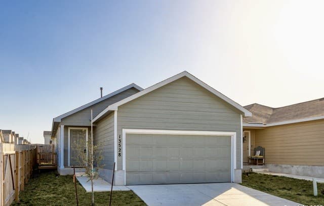3-bedroom rental at 13528 Barton Cv in San Antonio TX