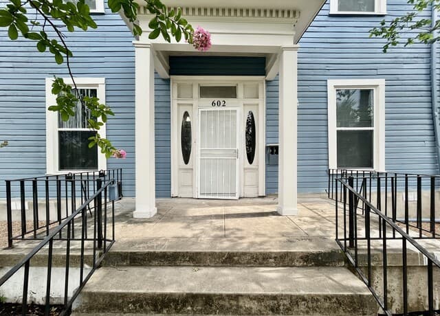 1-bedroom rental at 602 W Laurel St Unit 3 in San Antonio TX