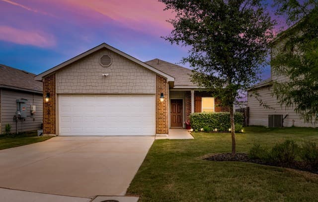 4-bedroom home for sale at 13011 Heathers Sun in St Hedwig TX