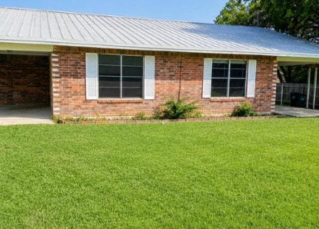 2-bedroom rental at 208 Forrest Dr Apt B Unit B in La Vernia TX