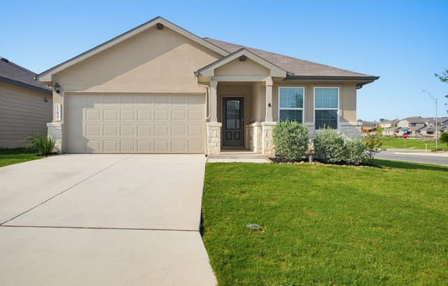 4-bedroom rental at 12627 El Arrayan in Converse TX