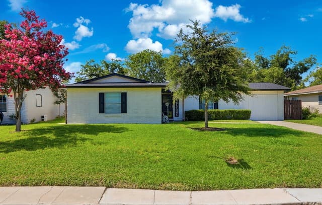 3-bedroom home for sale at 5202 Coral Mist St in Kirby TX