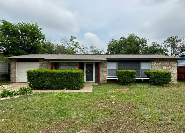 3-bedroom rental at 7211 Westglade Dr in San Antonio TX