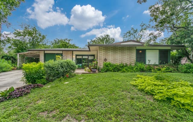 3-bedroom home for sale at 111 Nobhill Dr in San Antonio TX