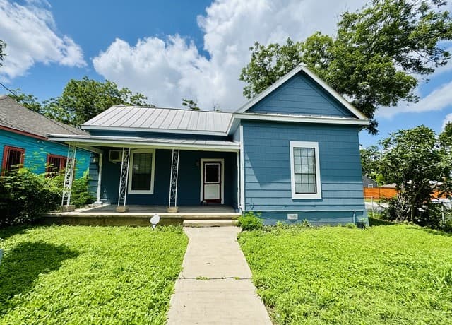 2-bedroom rental at 140 Furnish Ave in San Antonio TX
