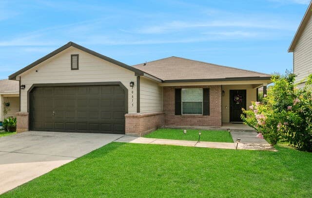 3-bedroom home for sale at 10815 Falling Water in San Antonio TX