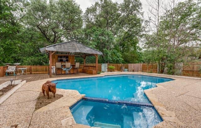 3-bedroom home for sale at 211 Forrest Trl in Universal City TX