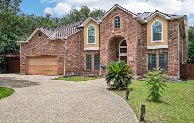 5-bedroom home for sale at 141 Claywell Dr in San Antonio TX