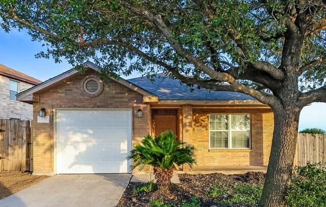 3-bedroom rental at 8007 Heights Vly in Converse TX