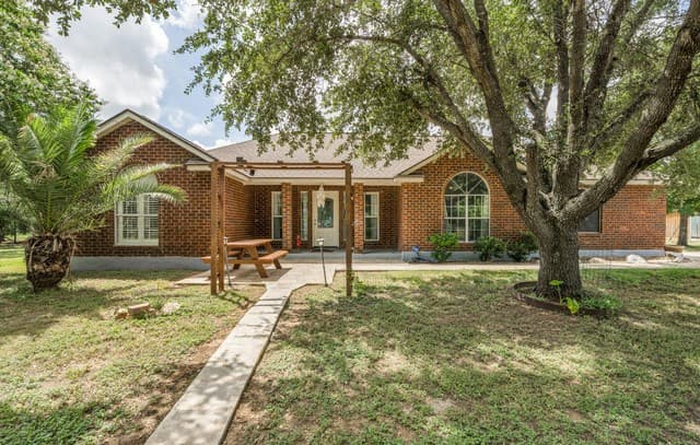 3-bedroom home for sale at 12630 Fm 1346 in St Hedwig TX