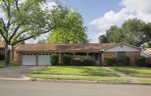 3-bedroom home for sale at 3715 Oak Trl in San Antonio TX