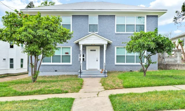 1-bedroom rental at 1026 W French Pl Unit 2 in San Antonio TX