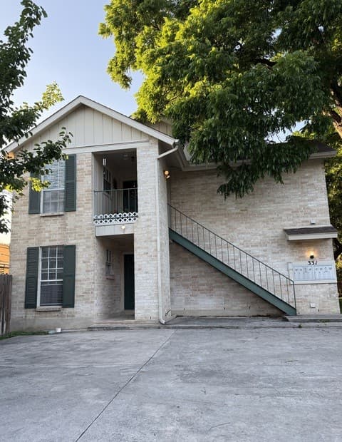 1-bedroom rental at 331 W Mistletoe Ave Unit 101 in San Antonio TX