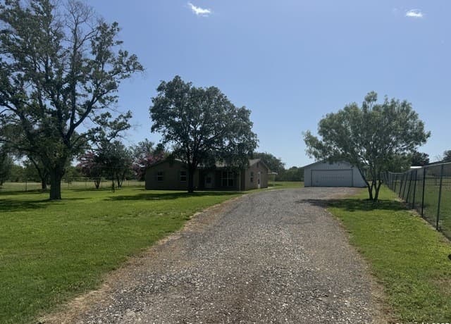 3-bedroom rental at 74 McCoy in Lytle TX