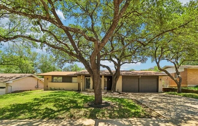 3-bedroom rental at 614 Coronet in San Antonio TX