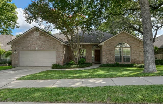4-bedroom home for sale at 12 Twinpost in San Antonio TX