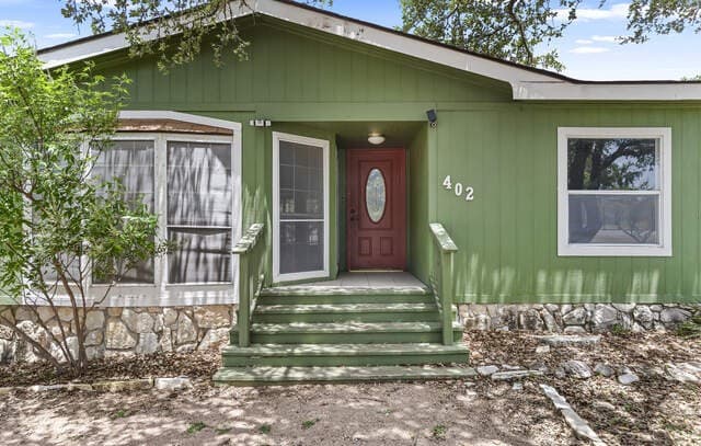 3-bedroom home for sale at 402 N Walnut Way in Boerne TX