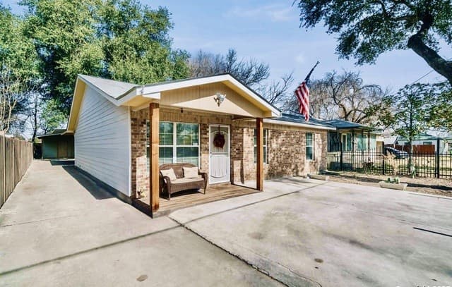 3-bedroom rental at 239 Peabody Ave Unit 1 in San Antonio TX
