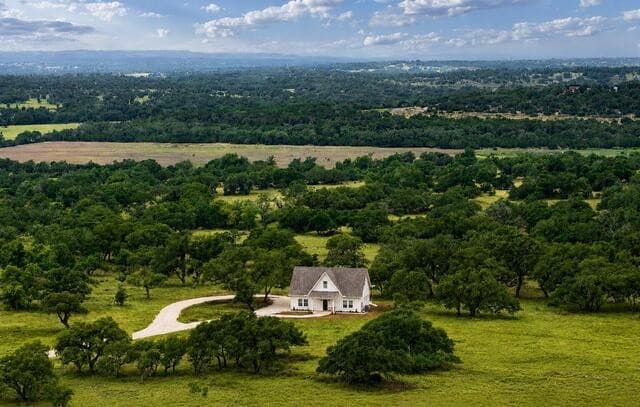 4-bedroom home for sale at 105 Colette Ln in Blanco TX