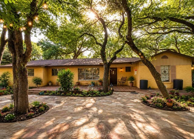 3-bedroom home for sale at 117 Wagon Trail Rd in Shavano Park TX