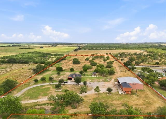 5-bedroom home for sale at 19365 S Mcconnell Rd in Atascosa TX
