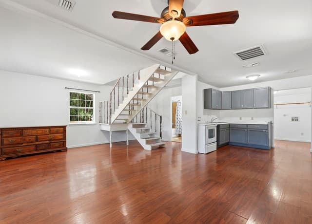 2-bedroom home for sale at 301 Madrona Ln in Bandera TX
