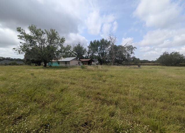 2-bedroom home for sale at 22221 Pleasanton Rd in San Antonio TX