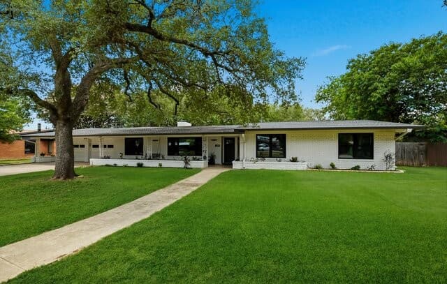 4-bedroom home for sale at 217 Gardenview in Castle Hills TX